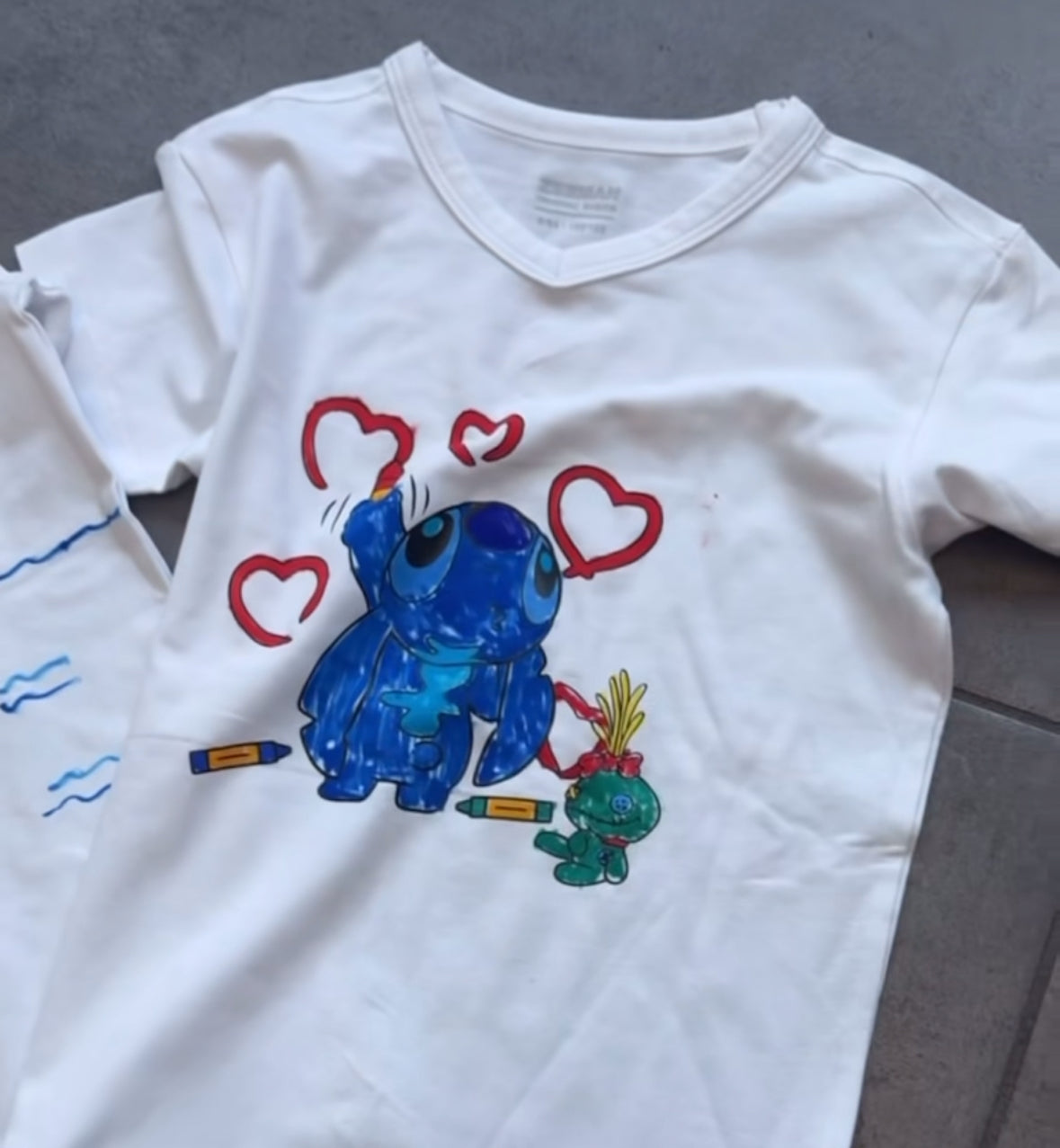 T-shirt to color yourself - describe your image or text
